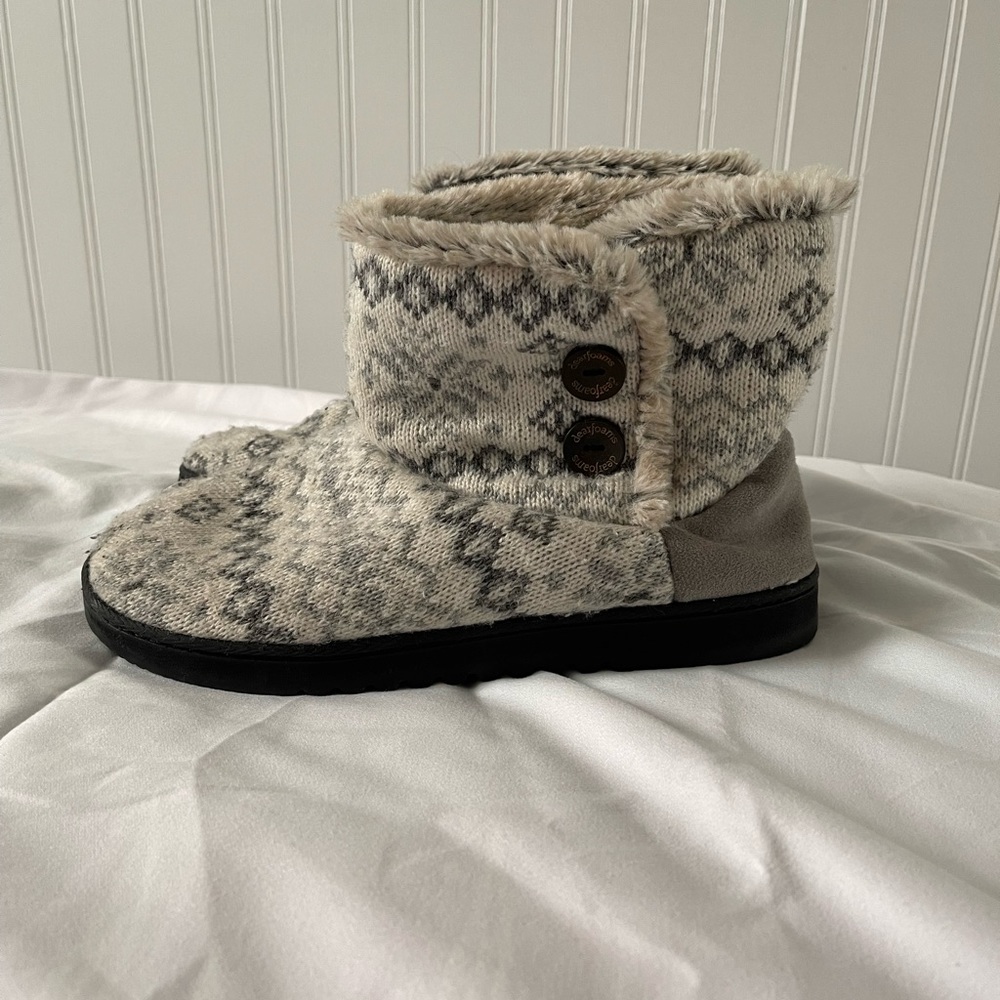 Comfy house boots, size 7